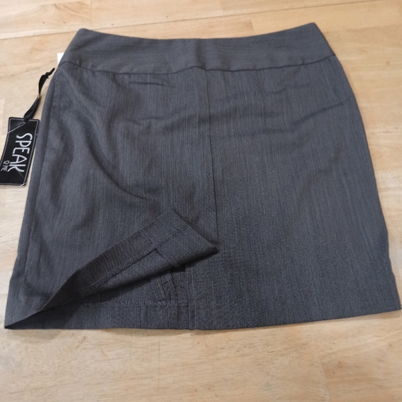 Speak 2 Me Women's Gray Pleated Mini Skirt Size 9 NWT - Picture 10 of 15